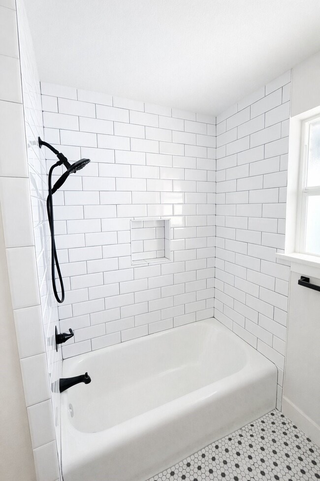 Photo - 2001 Brun St Unit 4