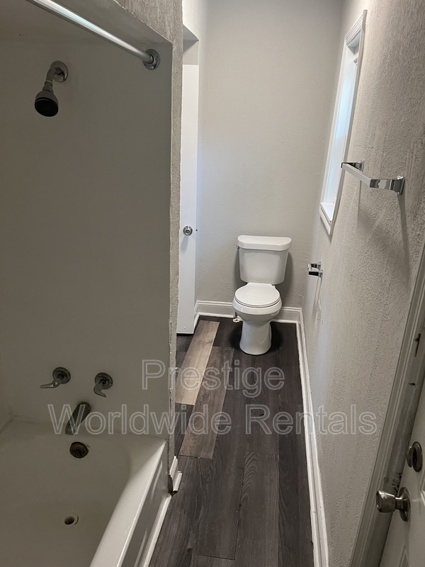 Photo - 1121 47th St