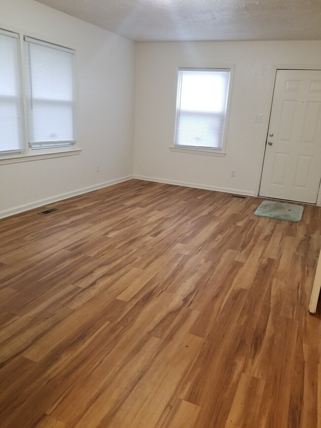 Building Photo - 419 Ann St