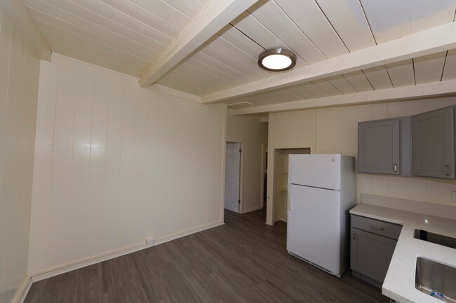 Photo - 723 Hoomalimali St Unit Front 1