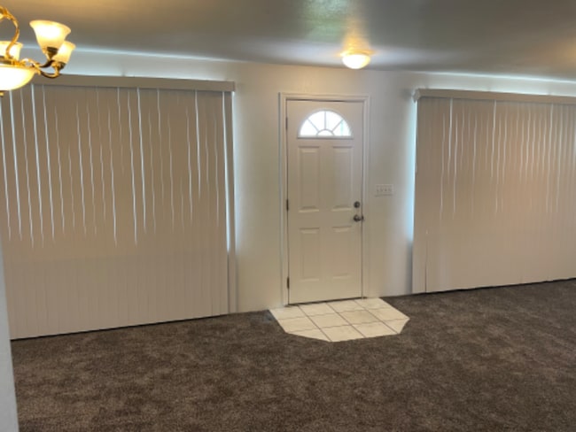 Photo - 618 Broadway St