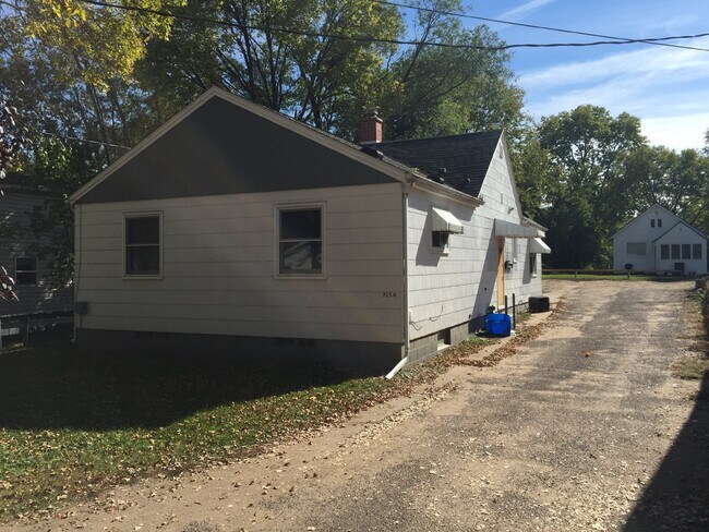 Photo - 4 Bed 1 Bath close to UWEC!
