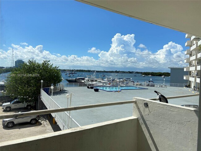 Building Photo - 7904 West Dr Unit 204