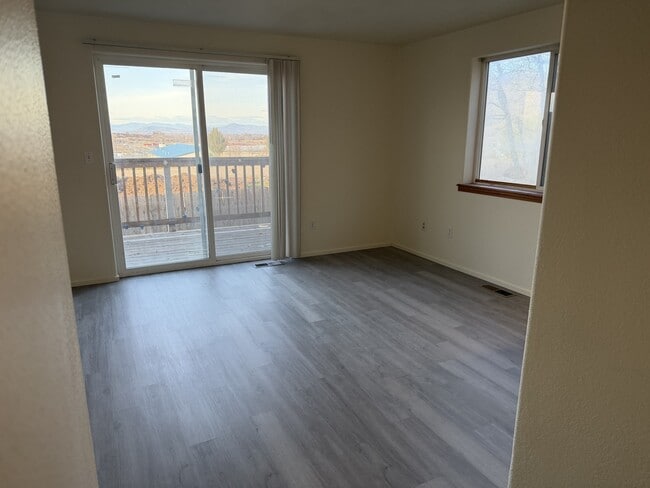 Photo - 1511 Hollyhock Dr