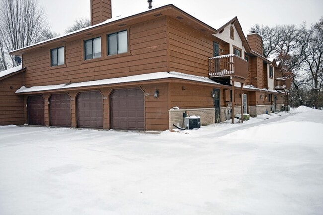 Photo - Beautiful 2-Bed, 2-Bath Townhome in Coon Rapids