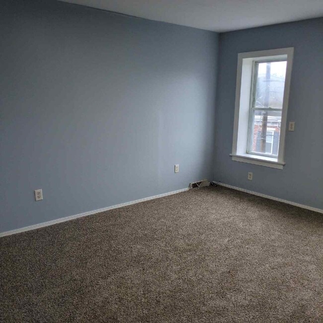 Photo - 842 N Madison St