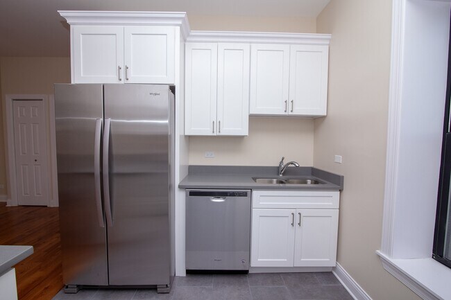 4001 W Armitage Ave Unit 4001 W. Armitage - Unit B