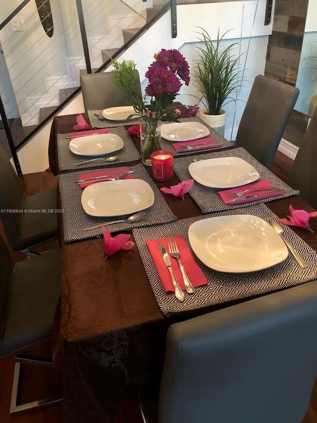 Photo - 600 NW 210th St