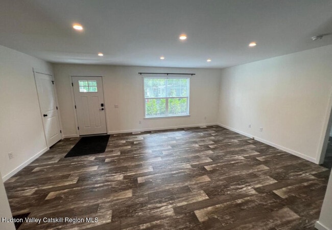 Photo - 37 Van Dyck St