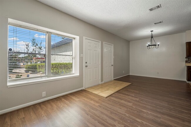 Building Photo - 7120 Deer Creek Ct