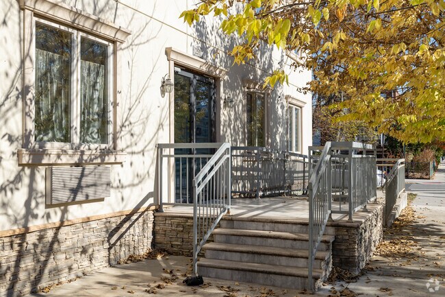 Entrance - 2517 Voorhies Ave