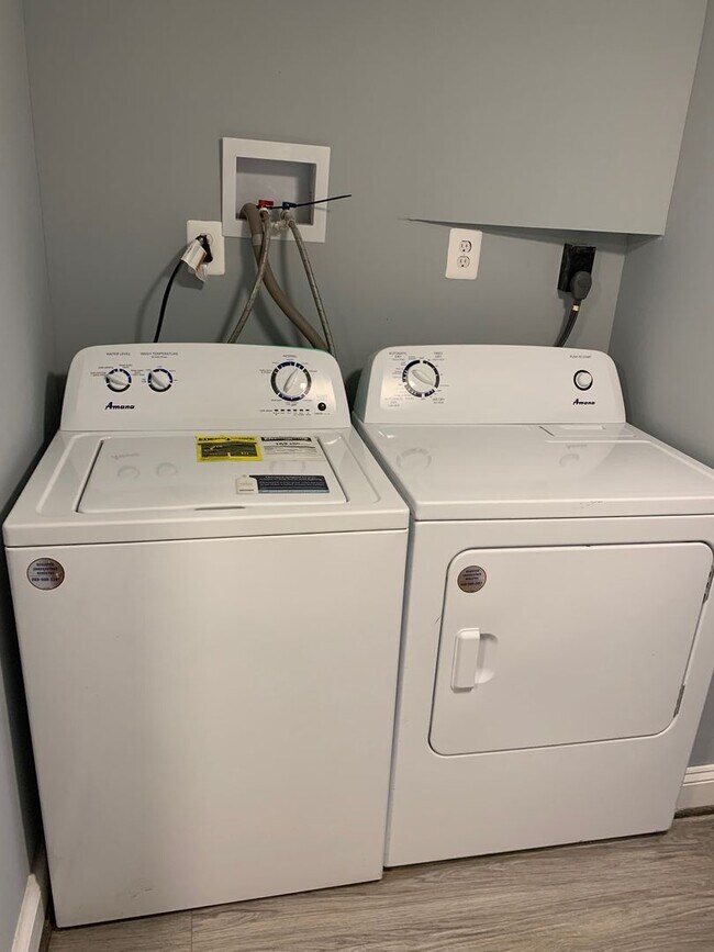 148 N East Ave Unit 5 $850 W/Bath Available 5