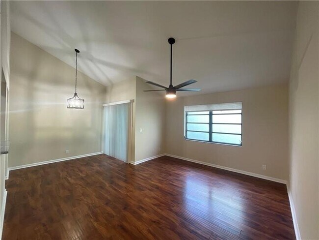 Photo - 3636 NE 21st Ave Unit 3636