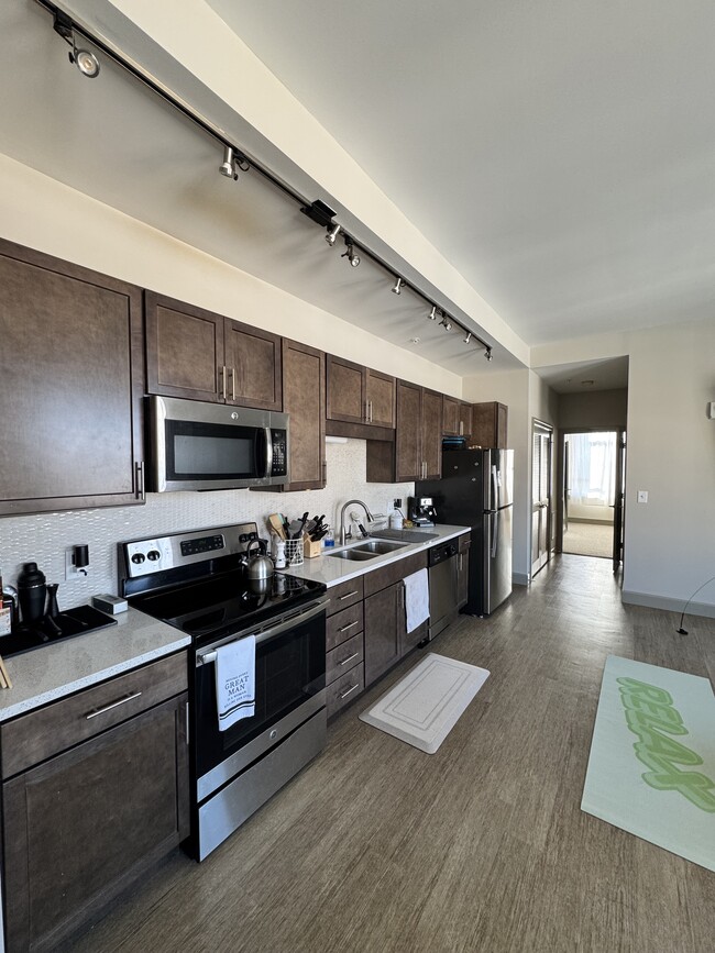 Photo - 51 N High St Unidad 810