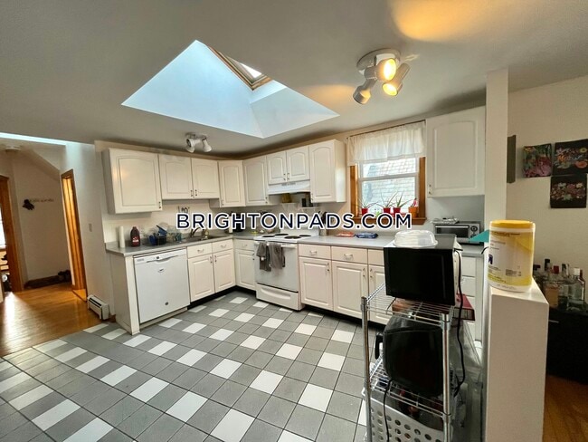 Photo - 66 Brooks St Apartments Unit 3
