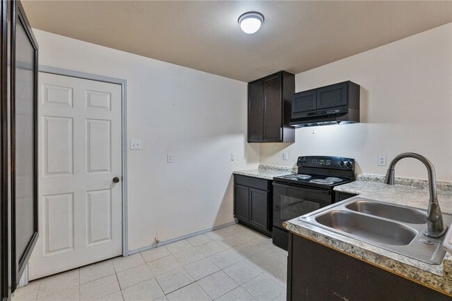 Photo - 3630 Stinson St