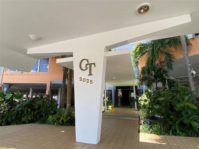 Photo - 2025 NE 164th St Unidad 807