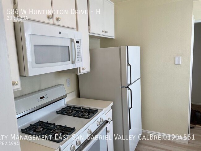 586 W Huntington Dr