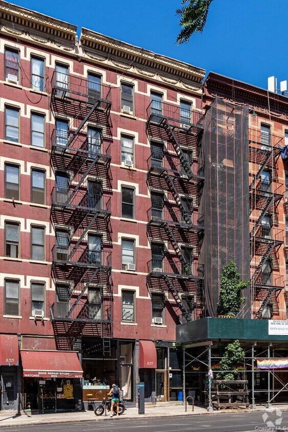 Building Photo - 857 9th Ave Unit D