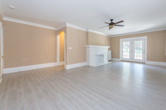 Photo - St. Regis Apartments