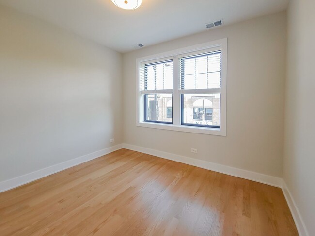 Photo - 2020 W Montrose Ave Apartments Unit 3A