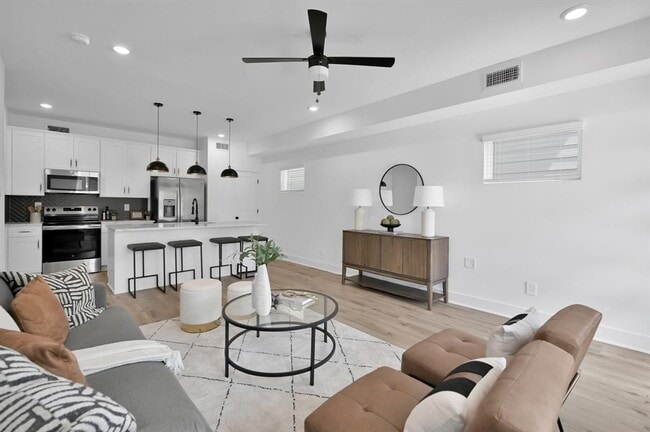 Photo - 8025 Cora St