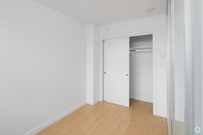 1BR, 1BA - 566SF