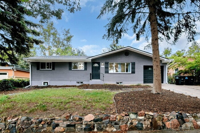 Building Photo - Westside Gem! 4 Beds, 3 Baths, Over 2,500 ...