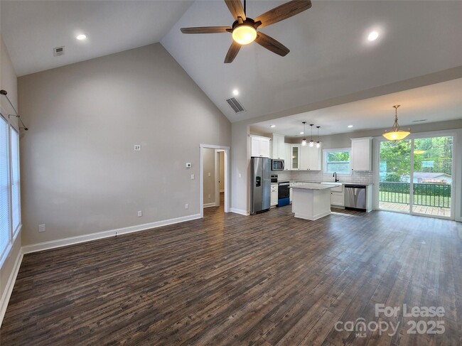 Photo - 1303 W Gold St