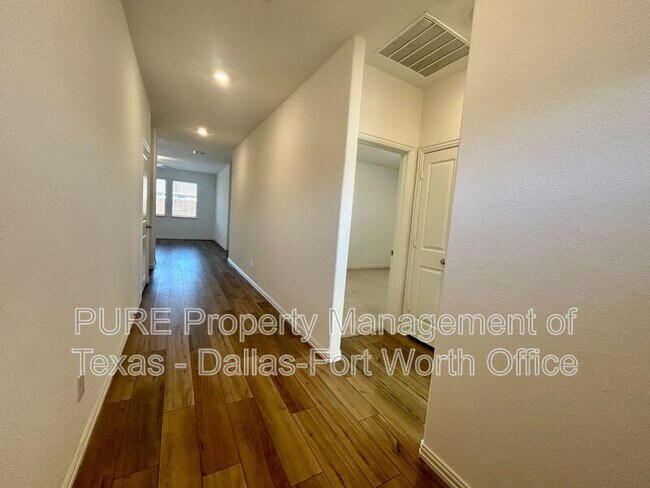 Photo - 2113 Donker Dr