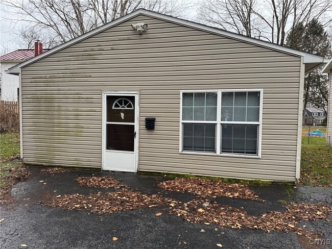 Building Photo - 28 Mcharrie St