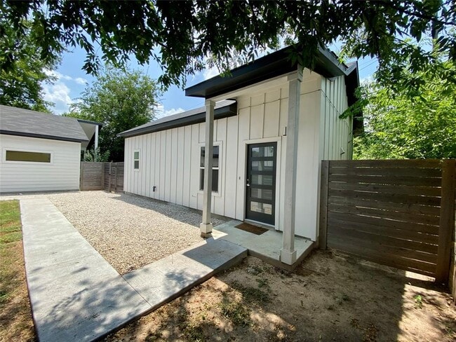Building Photo - 1209 E St Johns Ave Unit C Rental