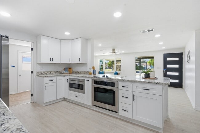 Photo - 613 N Highview Ter