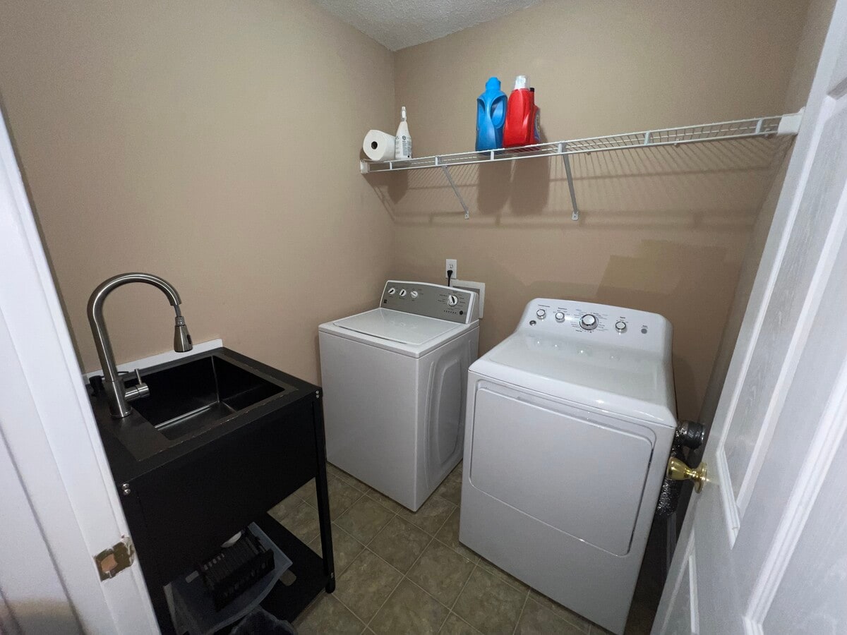 Photo - 4667 Derby Loop