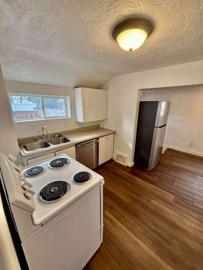 Photo - 624-628 W Benton Unit 624