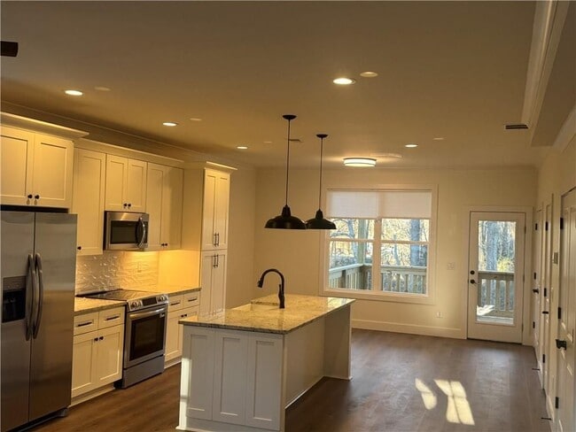 Building Photo - 114 McWhirter Pl