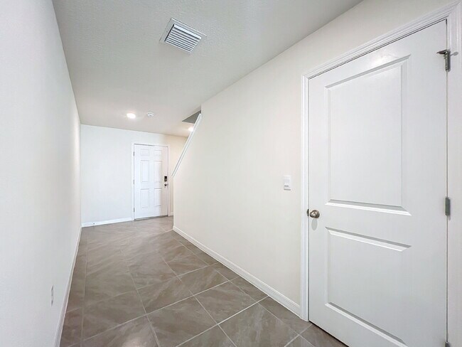Photo - 5 Bedroom Rental Home with Large Backyard in Ocala Crossings!