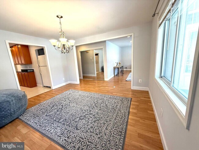 Photo - 701 N Vermont St