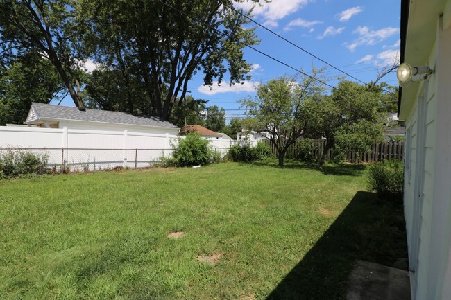 Photo - 22012 Logue Ave