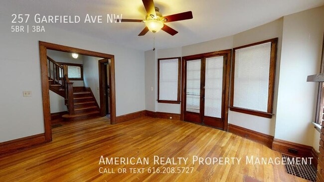 Photo - 257 Garfield Ave NW