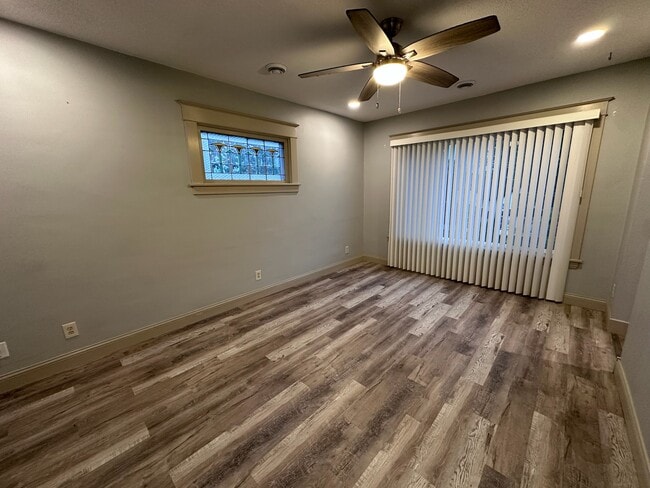 Sala de estar - 734 Sims Ave Unidad 2