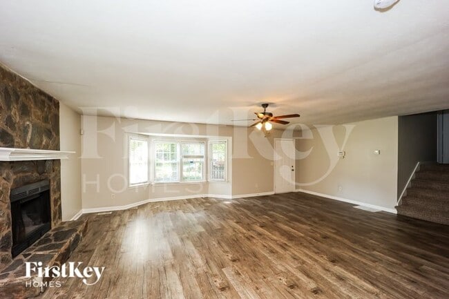 Photo - 420 Freestone Dr