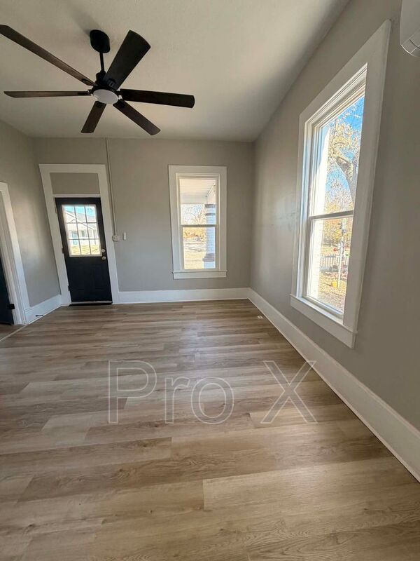 Photo - 1230 W 9th St