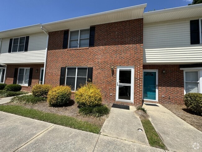 Building Photo - 2700 Thackery Rd Rental