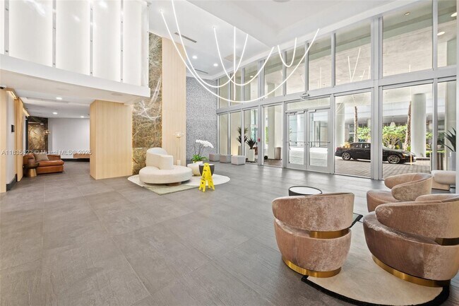 Photo - 90 SW 3rd St Unidad 2406