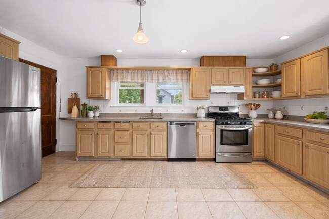 Photo - 180 Faneuil St Unit 2