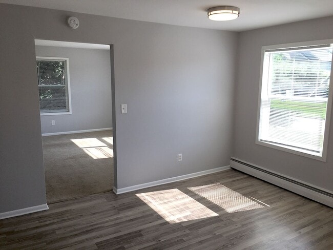 Photo - Amazing 2 Bed/1 Bath apartment in the hear... Unit 3