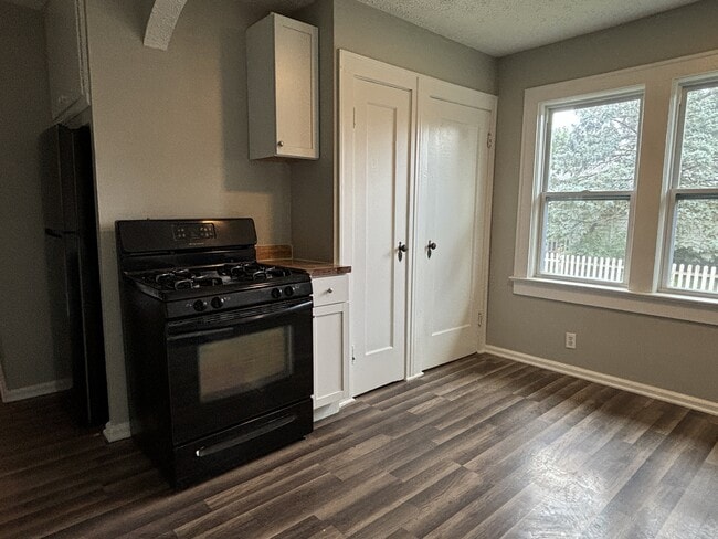Photo - 1401 N Gladstone Ave