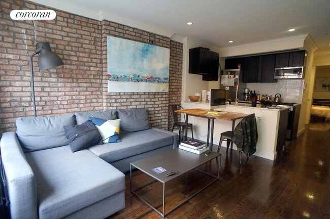 Photo - 254 W 15th St