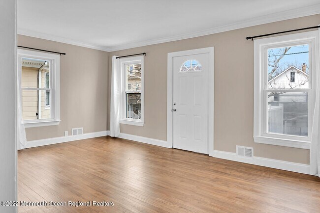 Photo - 907 Bond St Unit 2